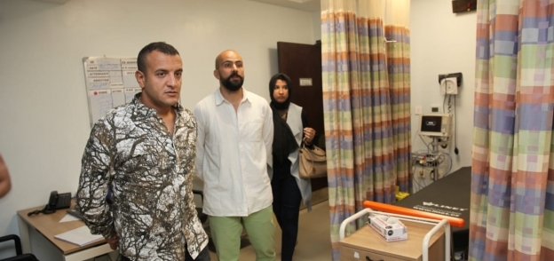 المغامر مازن حمزة والممثل إسلام سعيد يدعمان مرضي السرطان بالصعيد