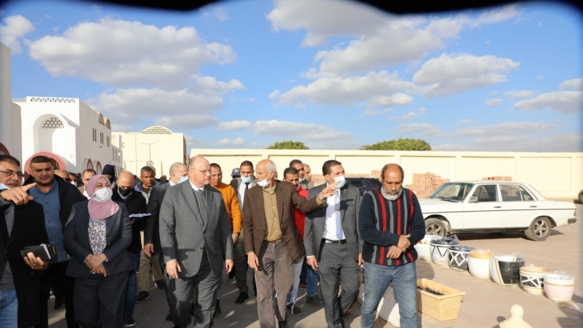 محافظ القاهرة: وضع خطة للنهوض بصناعة الفخار بتكليف من الرئيس