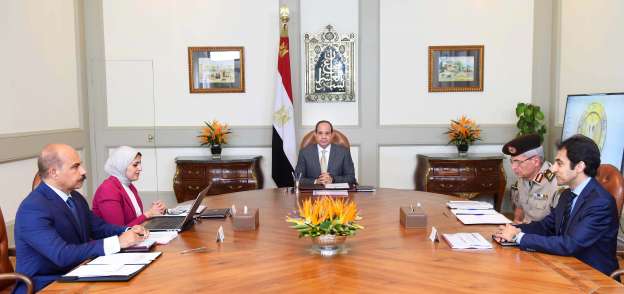 الرئيس السيسي خلال اجتماعه بوزيرة الصح