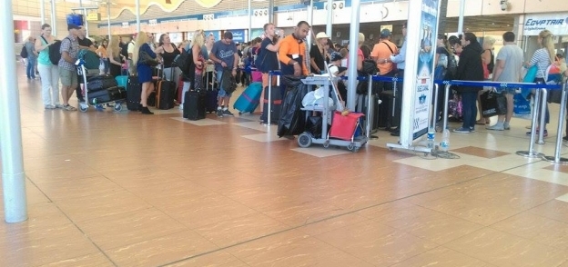 مغادرة السياح البريطانيين مطار شرم الشيخ