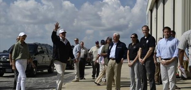 دونالد ترامب يزور ضحايا إعصار "إيرما" في فلوريدا