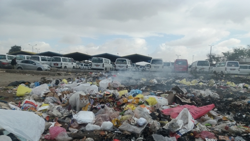 حرق القمامة في موقف سيارات الإسماعيلية