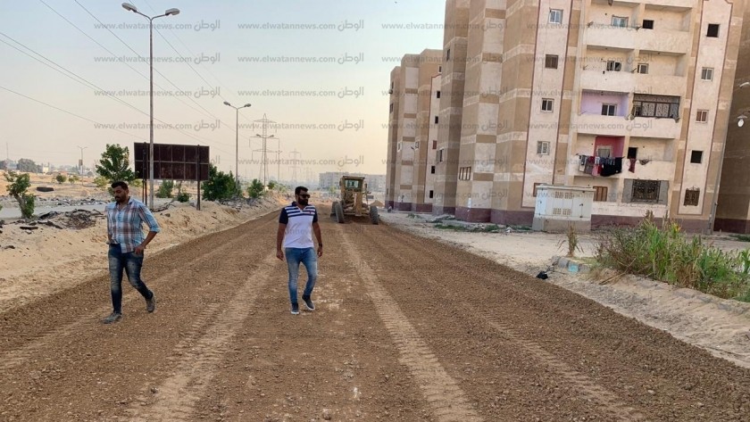 إعادة رصف طريق محطة المياه بمدينة المستقبل السكنية بالإسماعيلية.
