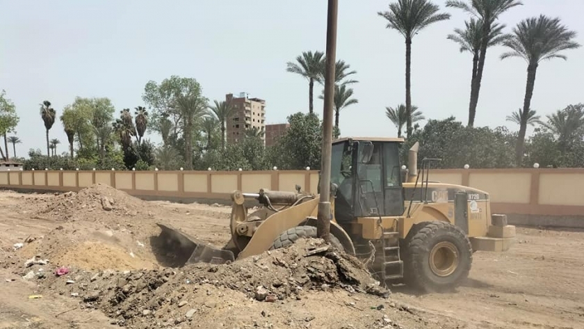 حملات حي الهرم لرفع المخلفات بحدائق الأهرام