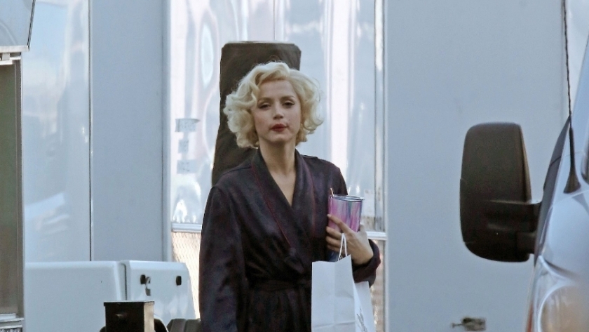 آنا دي أرماس في مشهد من فيلم «Blonde»