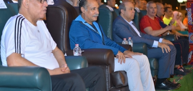 وزير الطيران خلال افتتاح دورة العاملين الرمضانية لكرة القدم الخماسية