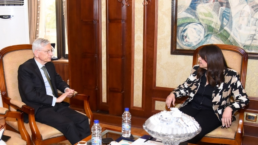 وزيرة الهجرة تستقبل سفير فرنسا بالقاهرة لبحث ملفات التعاون الثنائي
