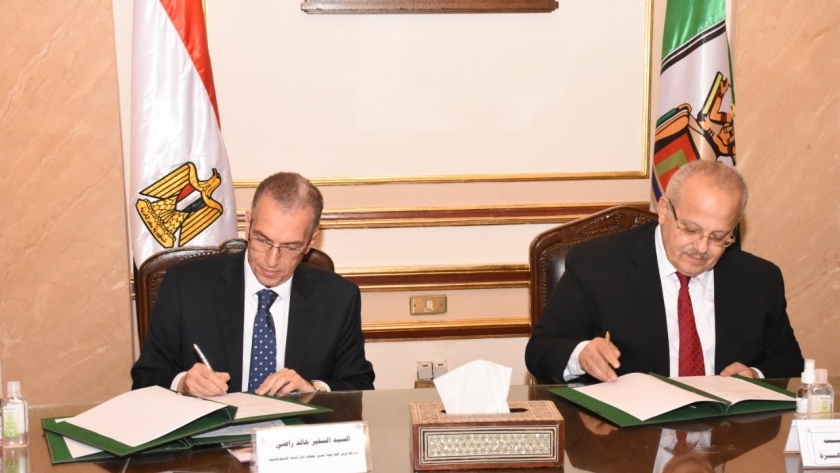 بروتوكول تعاون بين معهد الدراسات الدبلوماسية وجامعة القاهرة