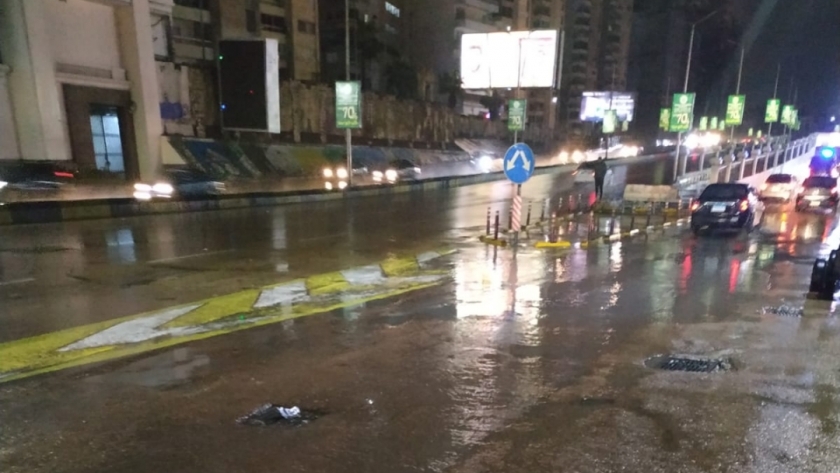 سيولة مرورية رغم أمطار الإسكندرية الغزيرة اليوم
