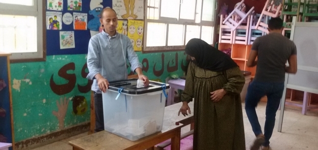 بالصور| إقبال كثيف على اللجان الانتتخابية بقرى المرشحين في بني سويف