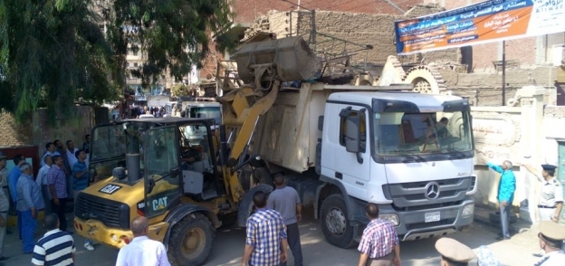 تحرير 103 محضر في حملة مكبرة لإزالة إشغالات الطريق بمدينة منوف