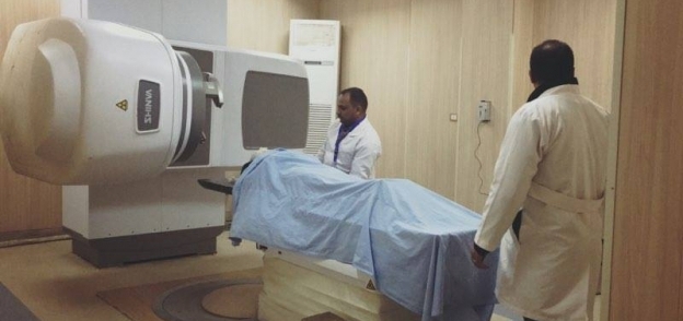 أحد أجهزة العلاج الإشعاعى المعطل«صورة أرشيفية»