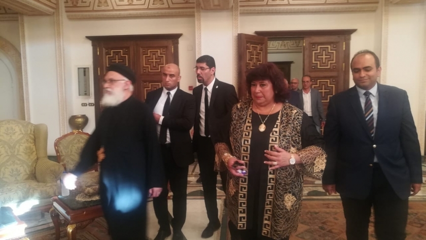 وزيرة الثقافة تفتتح معرض الكتاب بالكنيسة المرقسية في الإسكندرية