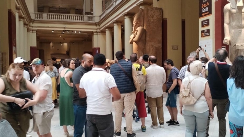 إقبال كبيرمن السياح على زيارة المتحف المصري حاليا