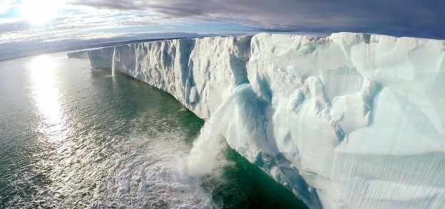 ذوبان الجليد فى العالم أحد أخطار ارتفاع حرارة الأرض