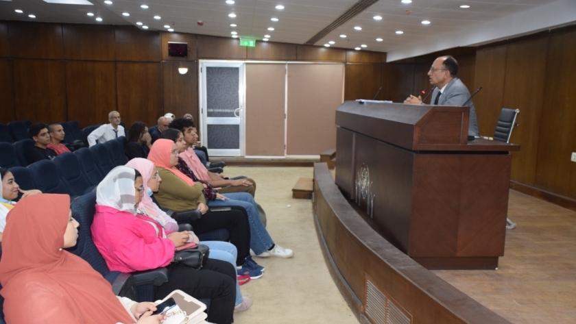لقاء رئيس جامعة حلوان