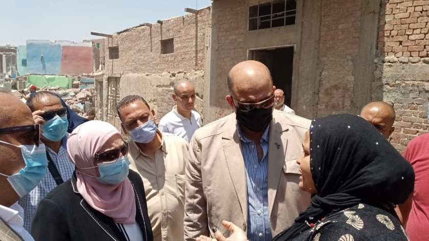 نائب محافظ القاهرة تتابع أعمال الإزالة