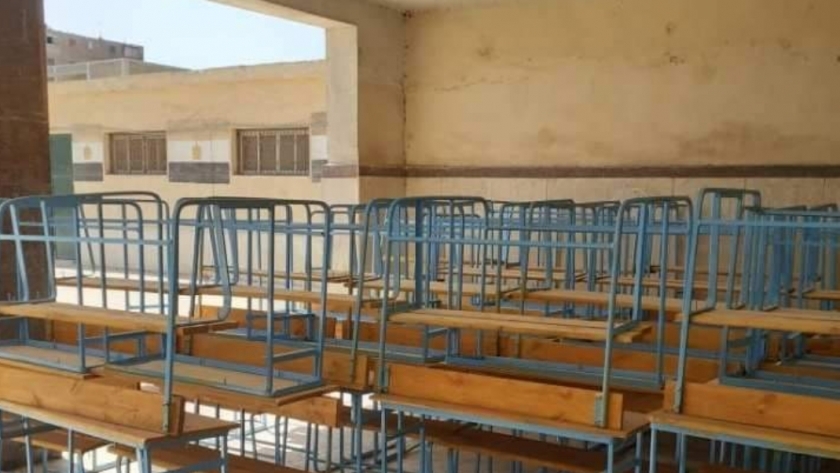 حملة صيانة المقاعد المدرسية بالقليوبية