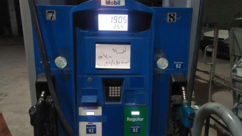 حركة السيارات داخل محطات الوقود بعد تخفيض أسعار البنزين
