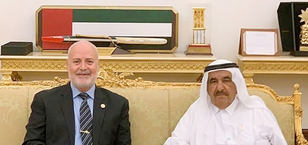 الشيخ حمدان بن راشد يلتقى ممثل هيئة آل مكتوم الخيرية