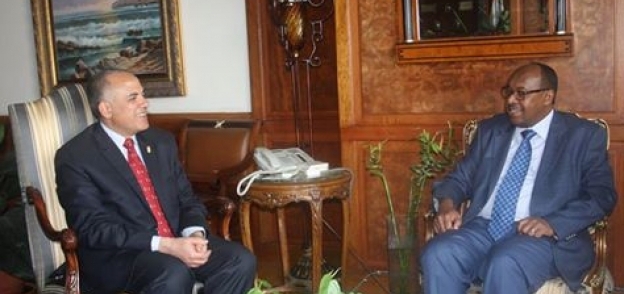 وزير الري والسفير الإثيوبي