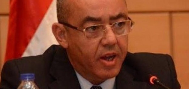 الطيار حسام كمال - وزير الطيران المدني