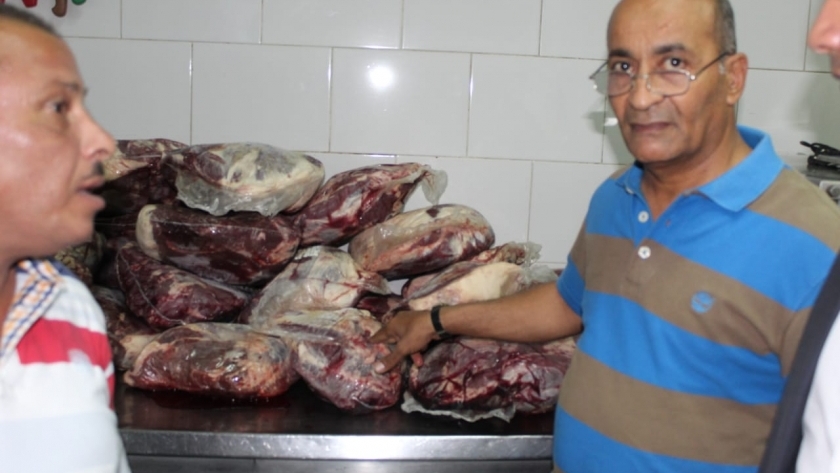 تموين الإسكندرية تضبط معمل لحوم لمطاعم سورية غير صالحة