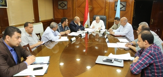 محافظ كفر الشيخ يلتقى عددا من المسؤولين