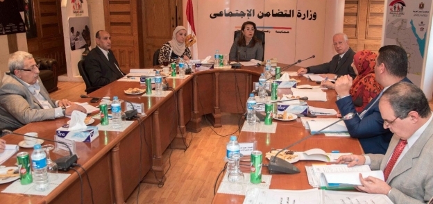 مجلس أمناء المؤسسة القومية لتنمية الأسرة والمجتمع برئاسة غادة والي