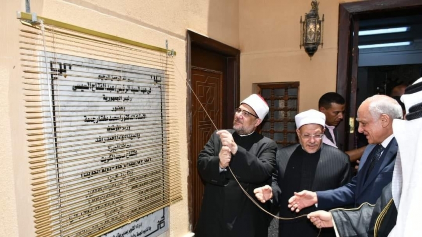 وزير الاوقاف ومحافظ الجيزة خلال افتتاح المسجد