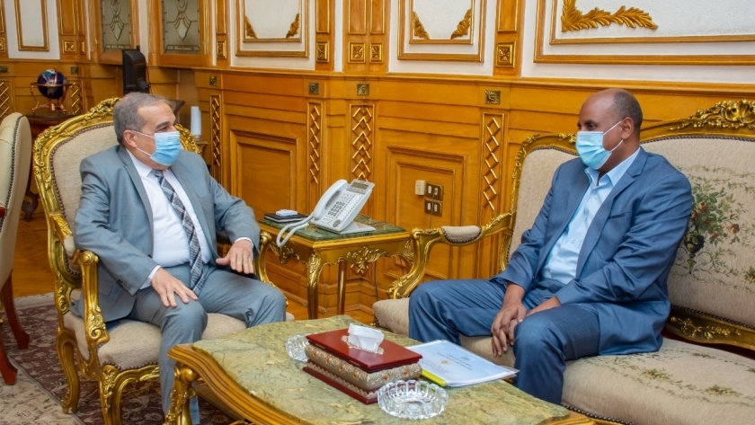 «مرسى» خلال استقباله نائب مدير «الصناعات الدفاعية السودانية»