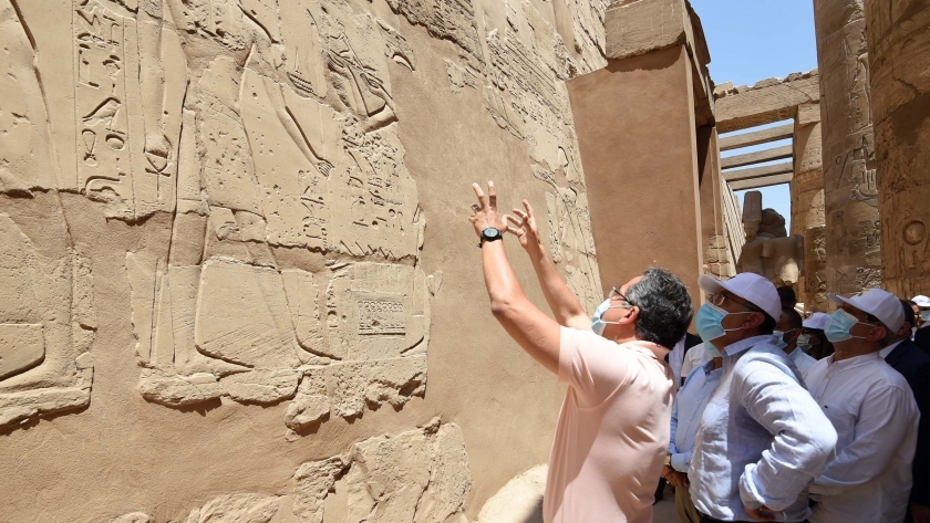 رئيس الوزراء ووزير السياحة في معبد الكرنك