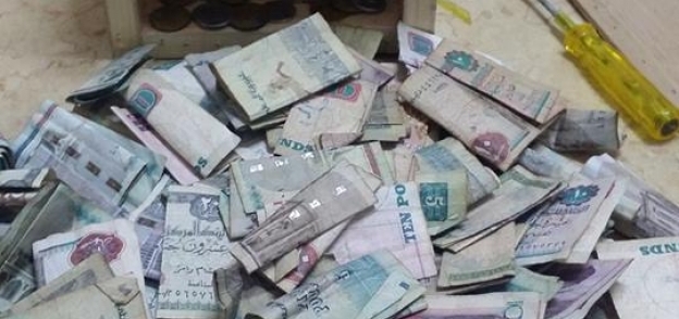 صندوق يدخر فيه «محمد» كل أمواله