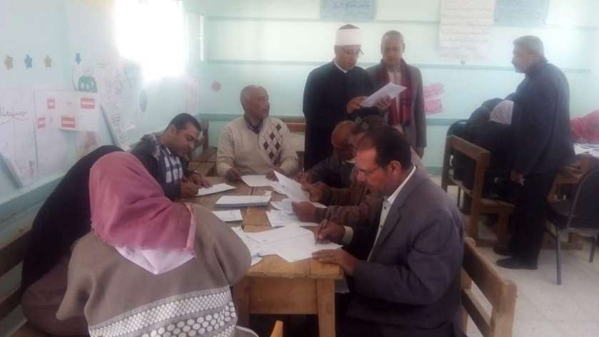 تصحيح أوراق إجابة الشهادتين الابتدائية والإعدادية بمعاهد جنوب سيناء