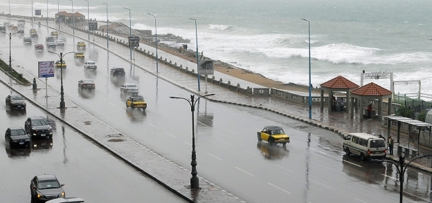 أمطار ورياح تهاجم الإسكندرية