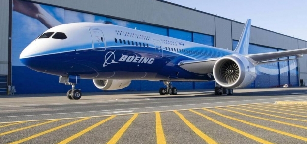 صحيفة أمريكية: بوينج قد تعلن خفض انتاج طائرة "737 ماكس" أو وقفه تماما