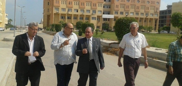 رئيس جامعة طنطا يتفقد المبنى الجديد للجراج ومجمع الكليات