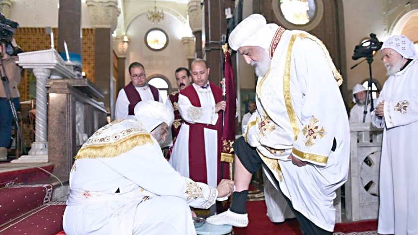 البابا يغسل أقدام الأساقفة فى «خميس العهد» «صورة أرشيفية»