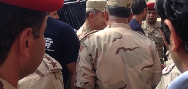 بالصور| قائد المنطقة المركزية العسكرية يتفقد اللجان الانتخابية في الدقي