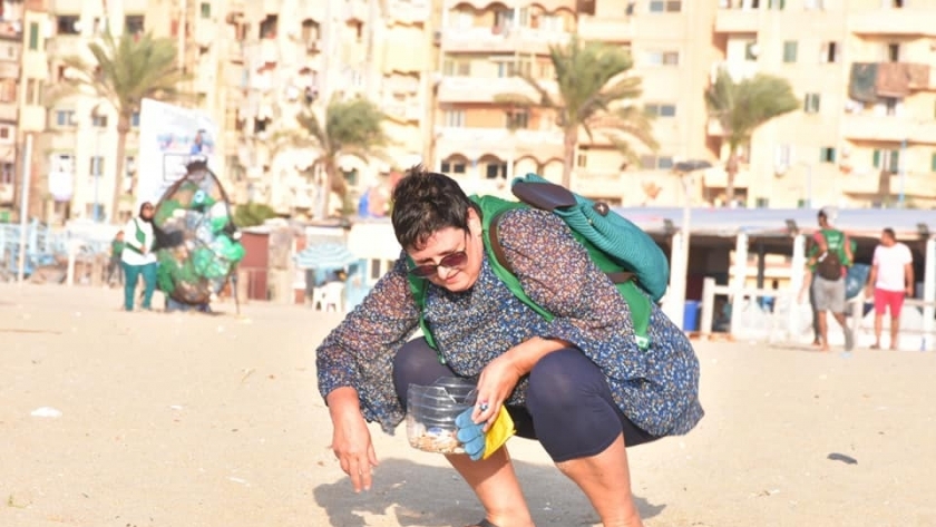 تنظيف شاطئ الأنفوشي في الإسكندرية