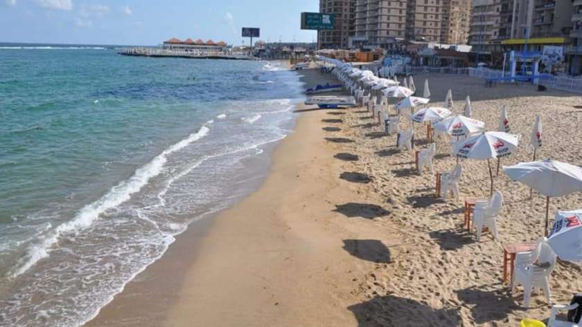 شاطئ الإسكندرية تستعد للفتح عقب قرارات مجلس الوزراء اليوم