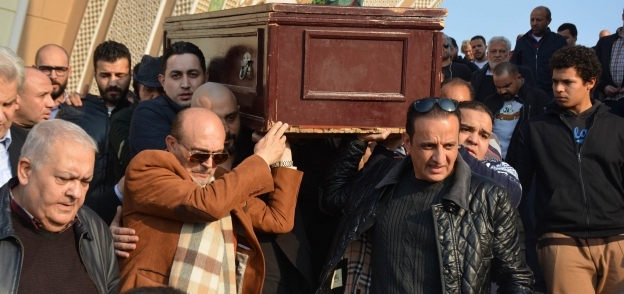 عاجل| بالصور| تشييع جثمان زوجة محمد صبحي