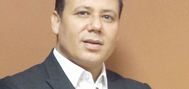 الإعلامي محمود الورواري