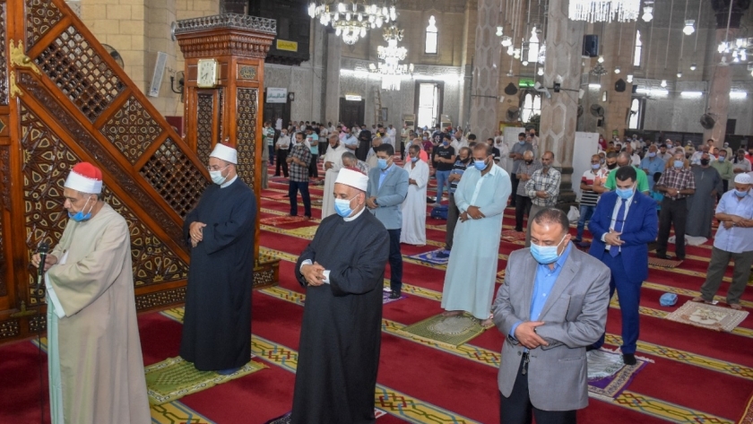 الشريف يؤدي أولي صلاة الجمعة من مسجد أبي العباس المرسي بعد توقف ٥ شهور بسبب أزمة كورونا