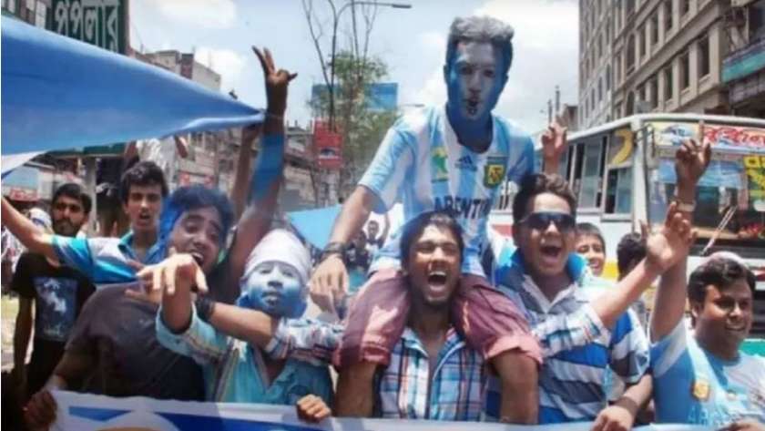 مشجعون بنغال في الشوارع بعد صعود الأرجنتين