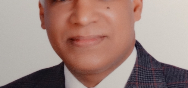 الدكتور نوبى محمد حسن أستاذ الهندسة المعمارية وعميد كلية الهندسة بجامعة أسيوط