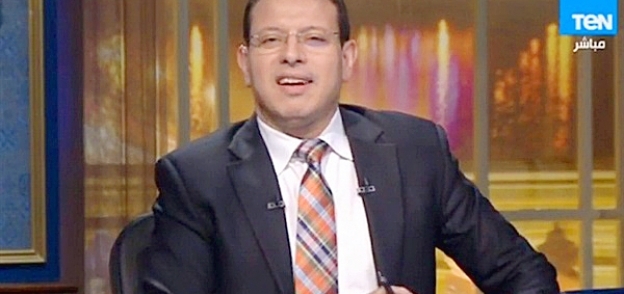 الإعلامي عمرو عبد الحميد .. مقدم برنامج "رأي عام"
