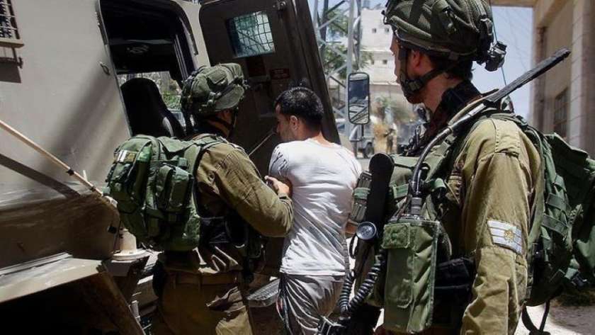 اعتقال شرطة الاحتلال الإسرائيلي لأحد الفلسطينيين