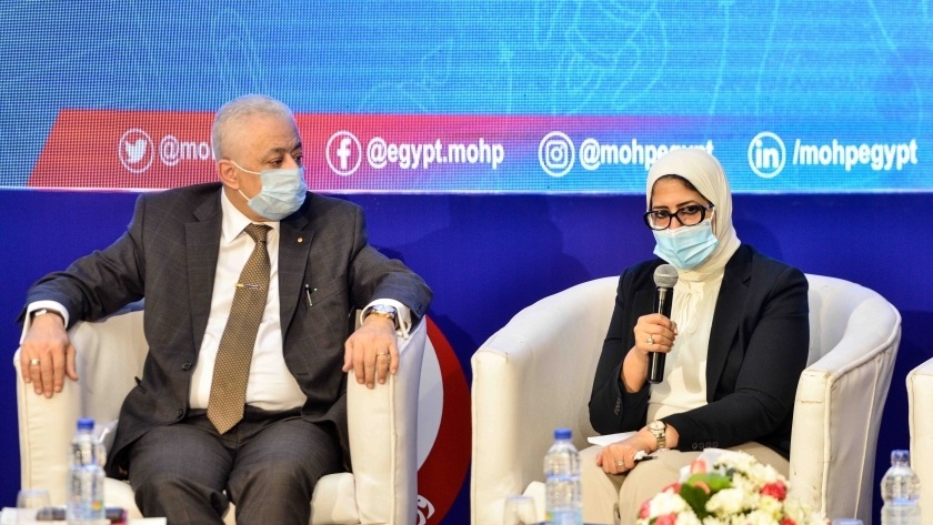 الدكتورة هالة زايد وطارق شوقي خلال الاجتماع