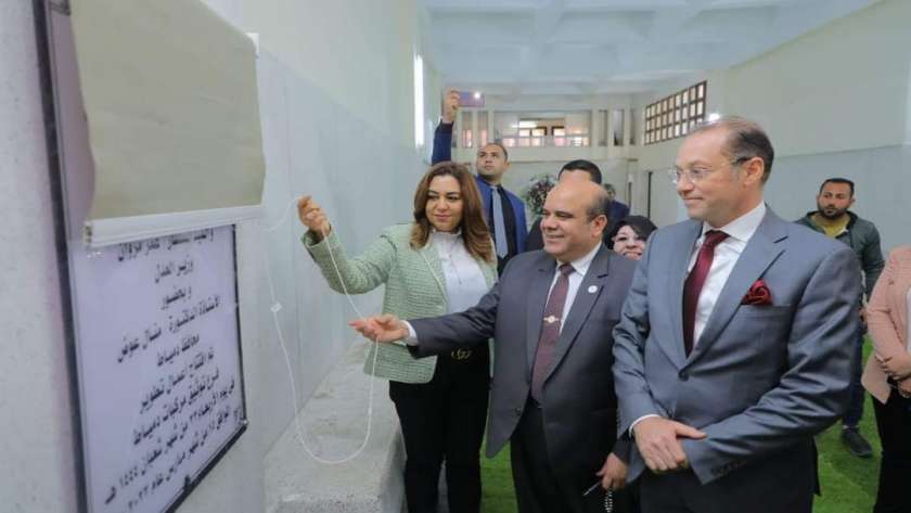محاف دمياط ومساعد وزير العدل خلال افتتاح مكتب الشهر العقاري المطور